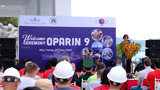 Lễ đón tàu nghiên cứu khoa học “Viện sĩ Oparin” và chuyến khảo sát đa dạng sinh học và hóa sinh biển lần thứ 9 giữa Viện Hàn lâm Khoa học và Công nghệ Việt Nam và Viện Hàn lâm Khoa học Nga, Phân viện Viễn Đông
